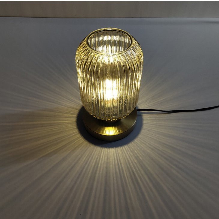 Lámpara de mesa escandinava de metal delgado con vidrio ámbar tallado