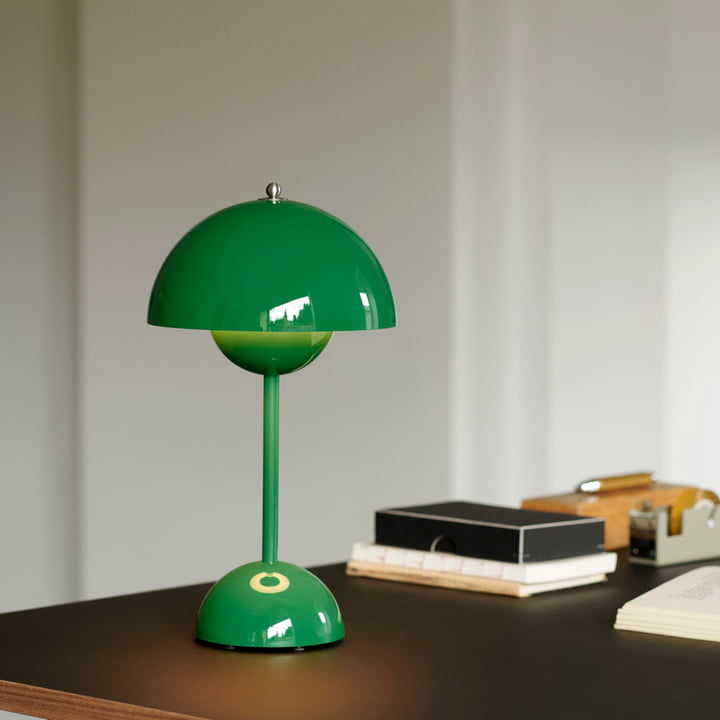 Lámpara de mesa inalámbrica recargable y regulable con forma de esfera