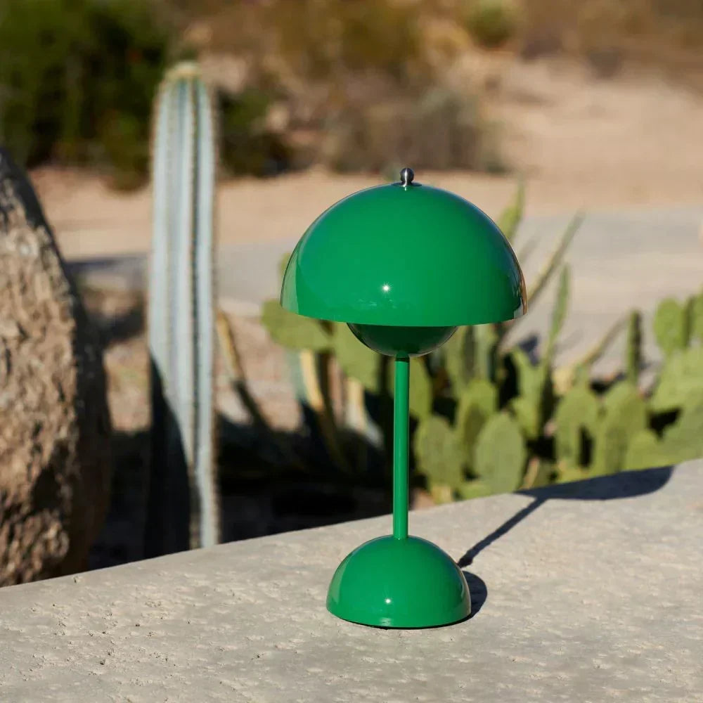 Lámpara de mesa inalámbrica recargable y regulable con forma de esfera
