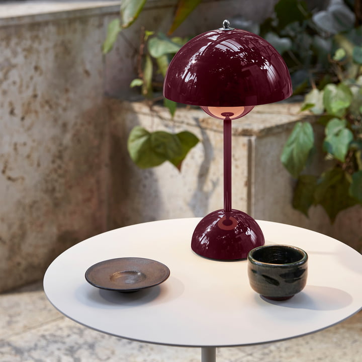 Lámpara de mesa inalámbrica recargable y regulable con forma de esfera