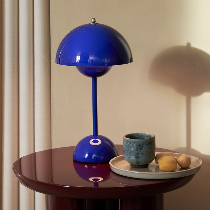 Lámpara de mesa inalámbrica recargable y regulable con forma de esfera