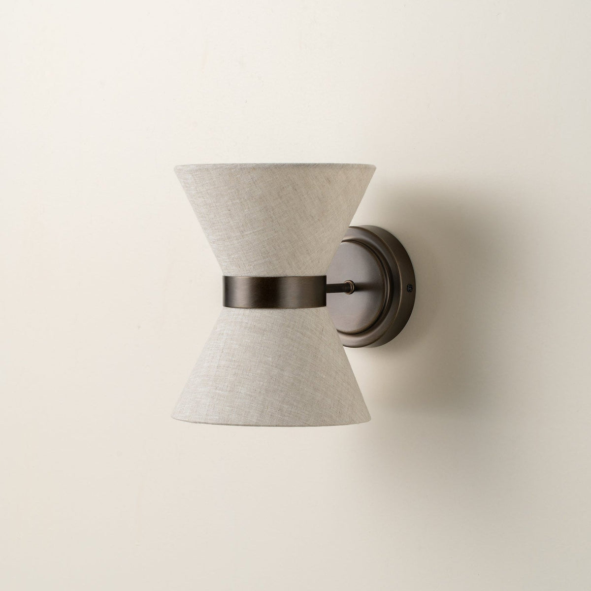 Aplique de pared clásico moderno con pantalla de lino y bronce envejecido