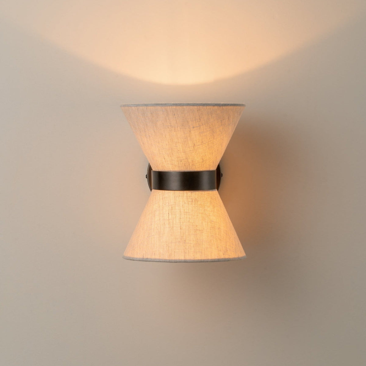 Aplique de pared clásico moderno con pantalla de lino y bronce envejecido