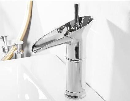 Grifo de baño vintage con salida de agua en cascada y un solo orificio
