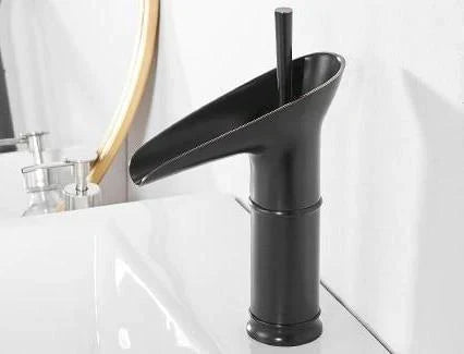Grifo de baño vintage con salida de agua en cascada y un solo orificio
