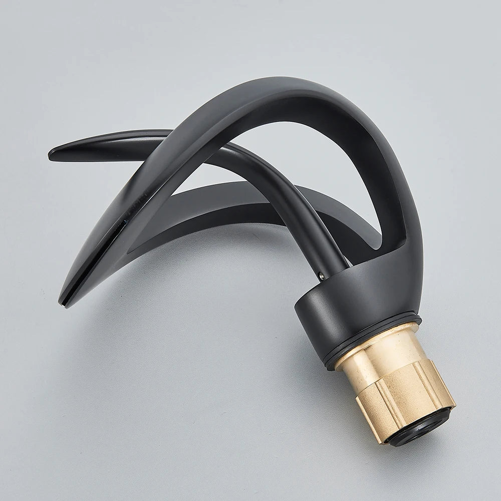 Grifo monomando minimalista para lavabo, con salida de agua en cascada