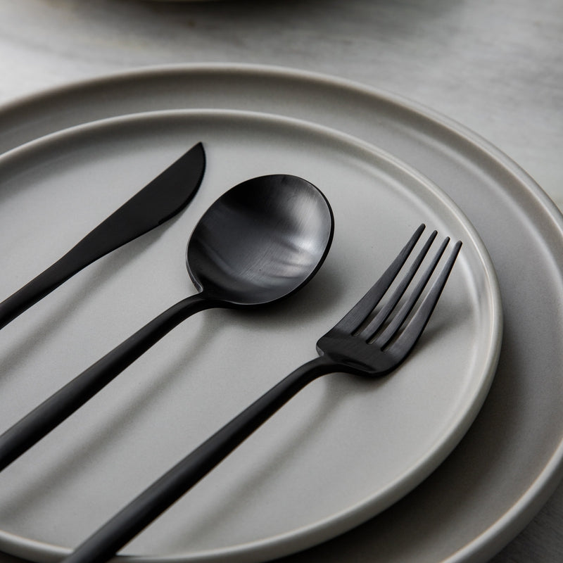 Set de cubiertos modernos y minimalistas de acero inoxidable