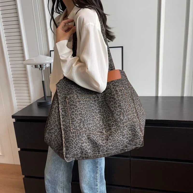 Bolso tote de hombro extragrande de lona con estampado de leopardo y gran capacidad