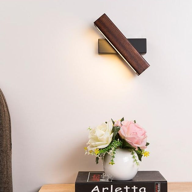 Aplique de pared de hierro y madera giratorio con ángulo ajustable