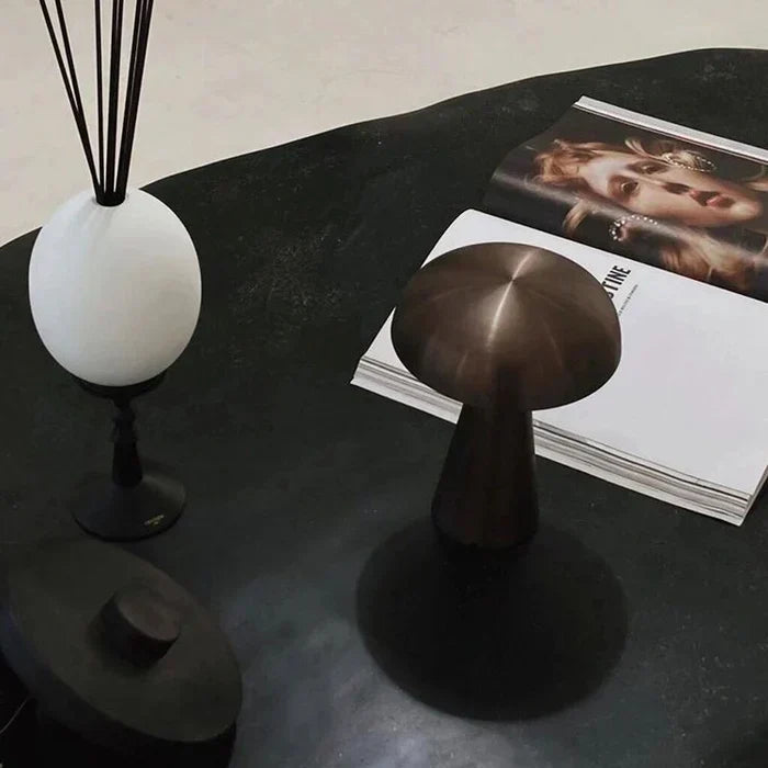 Lámpara de mesa con forma de seta, de hierro y acrílico, regulable y sin cable