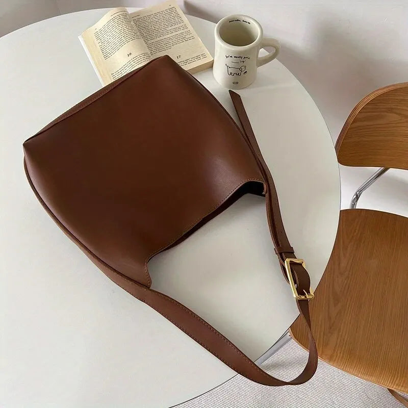 Bolso de hombro versátil de cuero sintético, espacioso, con correa ajustable para uso diario
