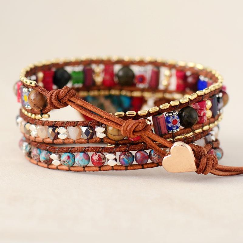 Pulsera artesanal envolvente bohemia de jaspe natural con dije de corazón
