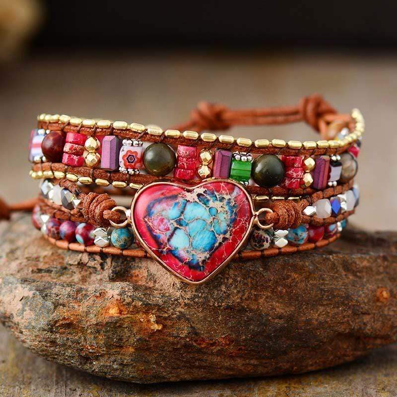 Pulsera artesanal envolvente bohemia de jaspe natural con dije de corazón
