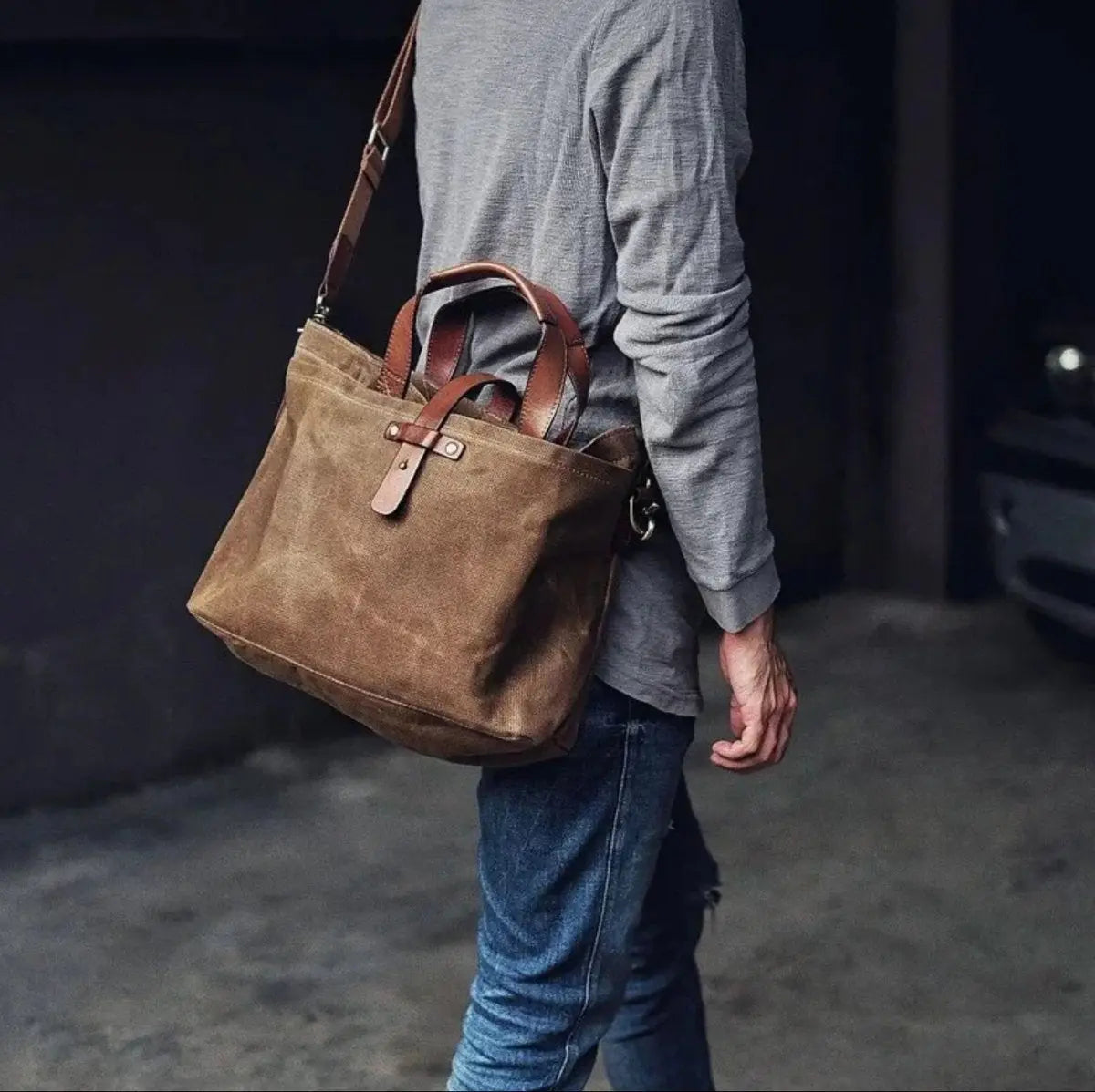 Bolso tote de lona encerada para hombre, con detalles de cuero y correa cruzada