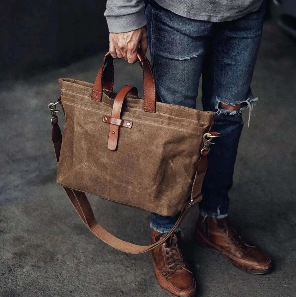 Bolso tote de lona encerada para hombre, con detalles de cuero y correa cruzada
