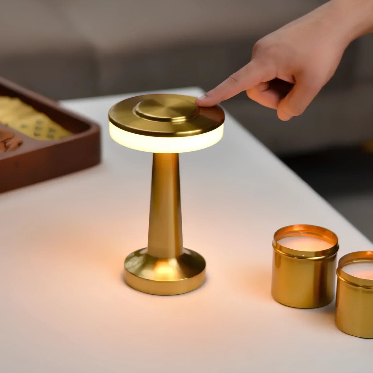 Lámpara de mesa de metal retro inalámbrica, recargable y regulable
