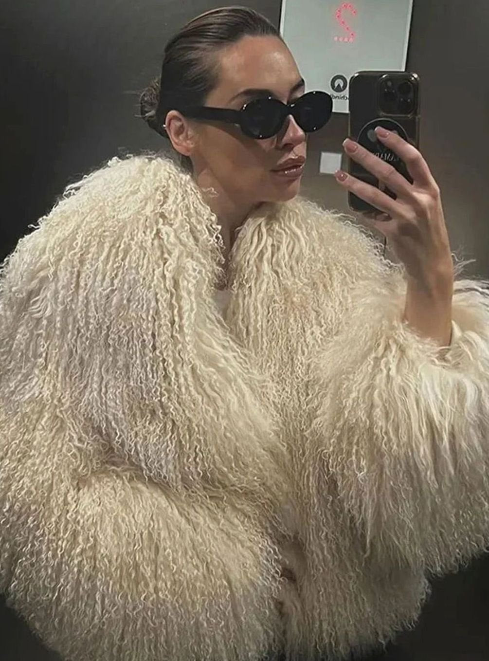 Chaqueta corta elegante de pelo sintético desgreñado para mujer