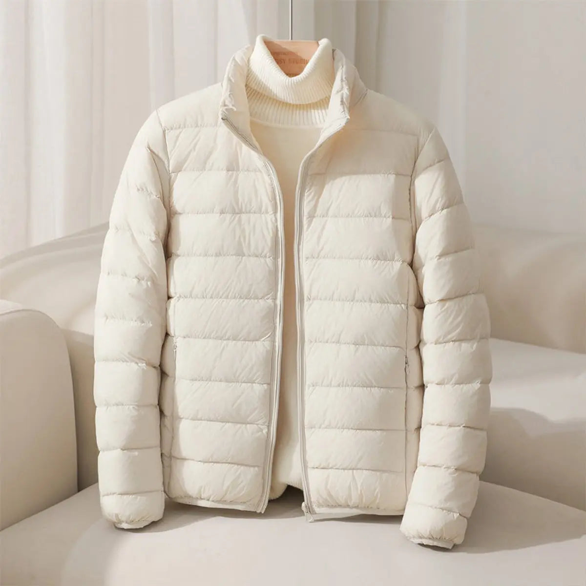 Chaqueta acolchada ligera tipo plumífero para mujer con cuello mao