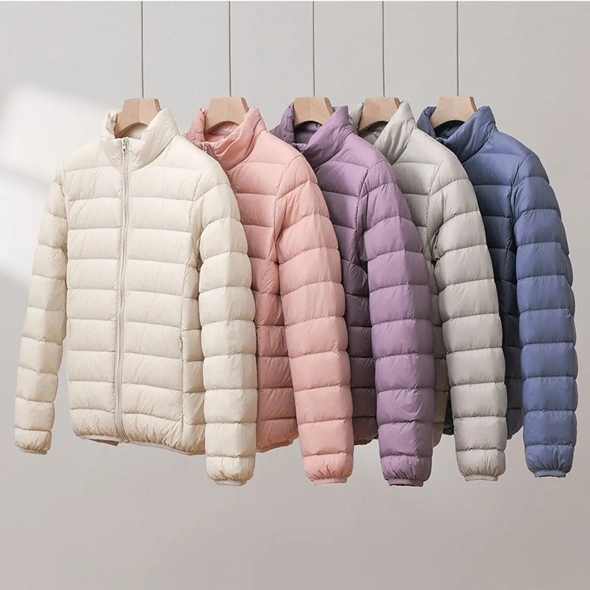 Chaqueta acolchada ligera tipo plumífero para mujer con cuello mao