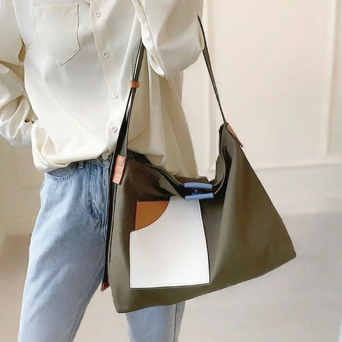 Bolso tote de lona para mujer con bloques de color, bolsillo de cuero PU y asa para el hombro