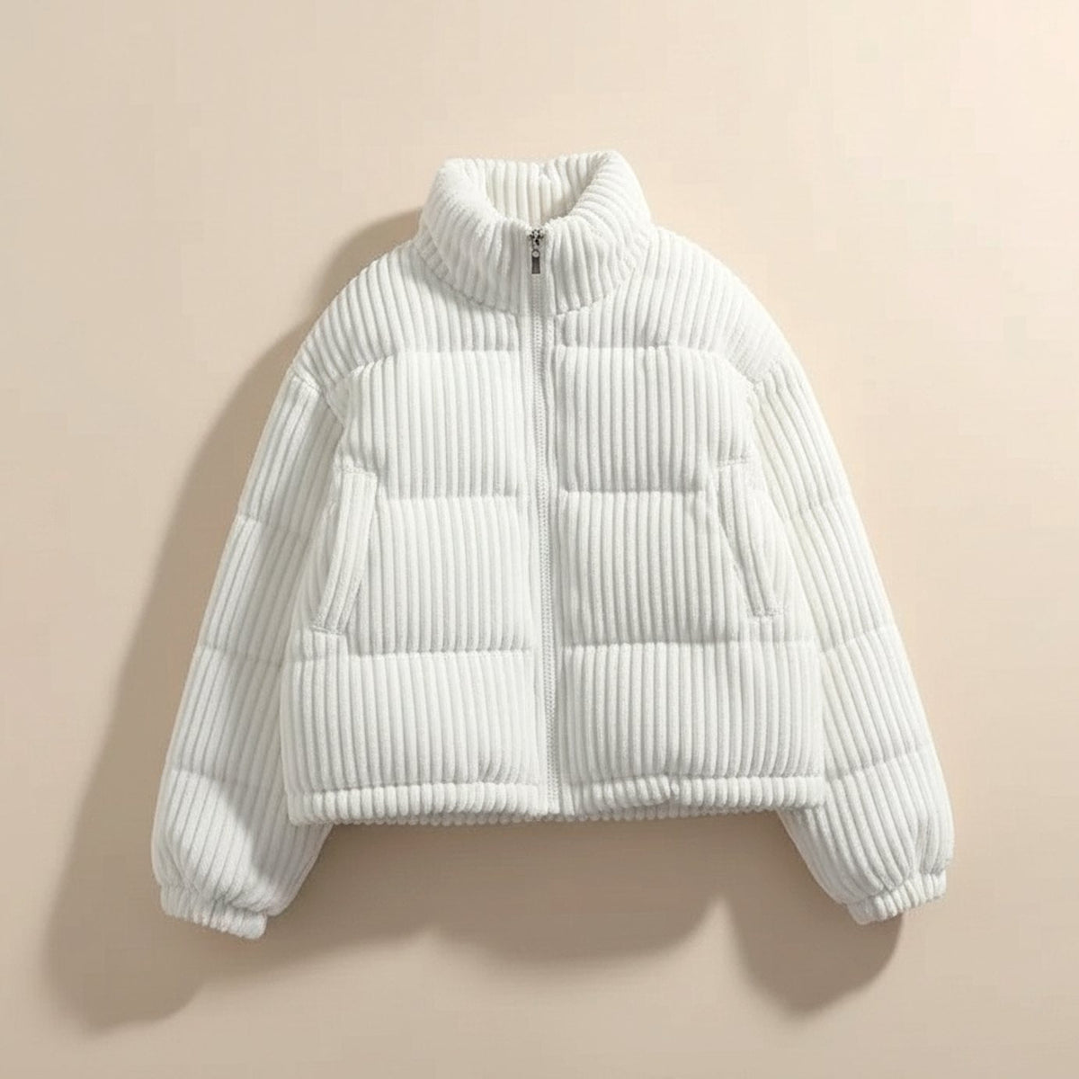 Chaqueta corta acolchada de pana para mujer