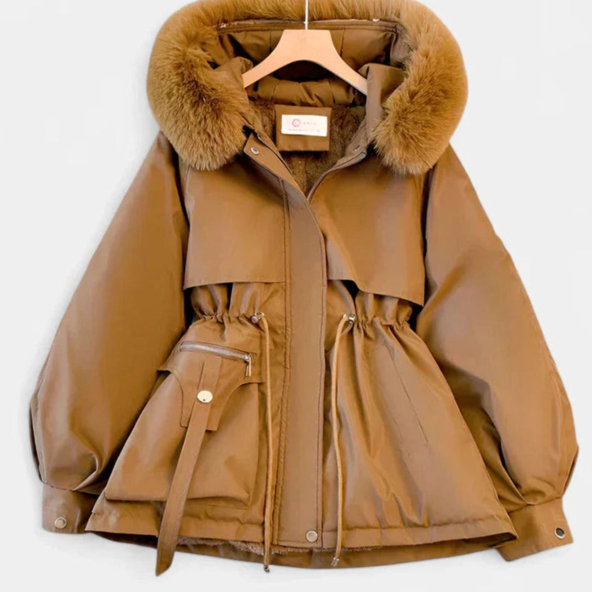 Chaqueta acolchada elegante de invierno de mujer con capucha de piel sintética y cintura ajustable con cordón