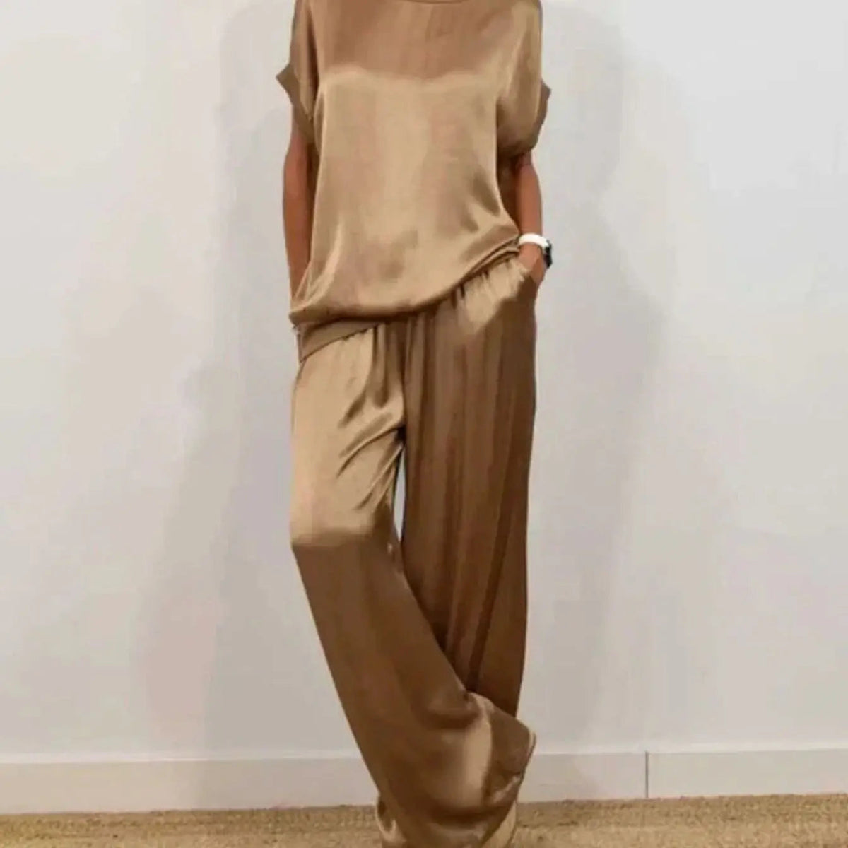 Conjunto elegante de dos piezas para mujer con pantalón de pierna ancha y top de manga corta