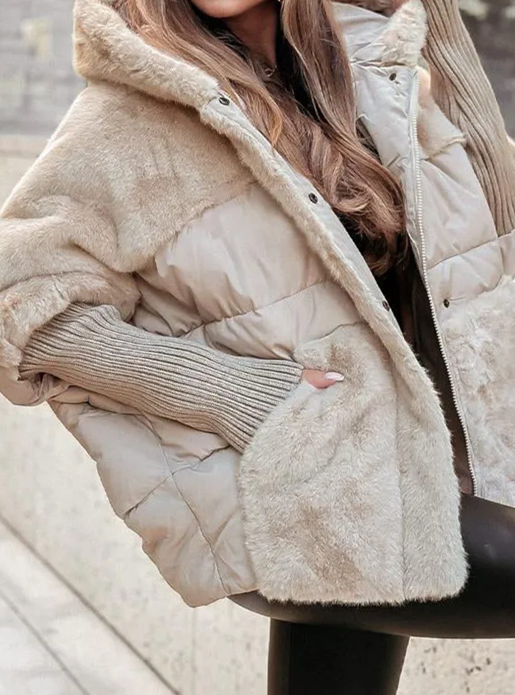 Chaqueta acolchada de invierno de mujer con capucha de piel sintética