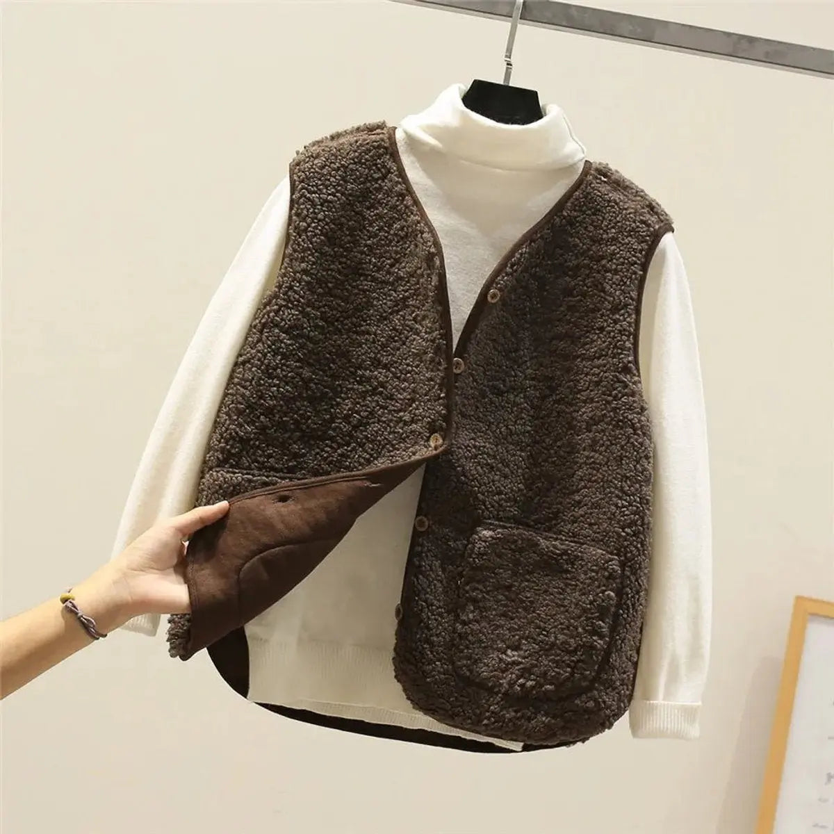 Chaleco acolchado de forro polar sherpa con botones para mujer