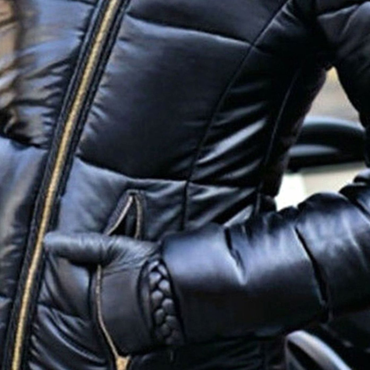 Chaqueta acolchada brillante de plumón para mujer, con capucha de pelo sintético