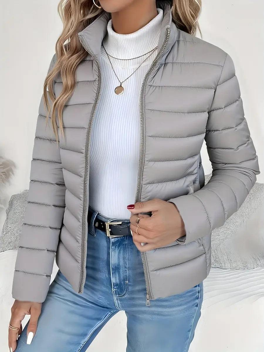 Abrigo ligero acolchado con cuello alto y cremallera para mujer
