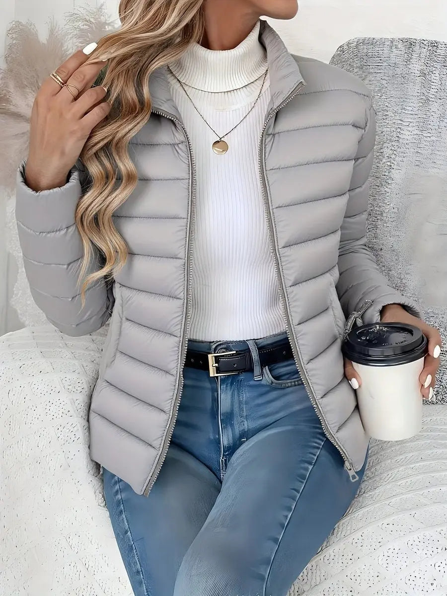Abrigo ligero acolchado con cuello alto y cremallera para mujer