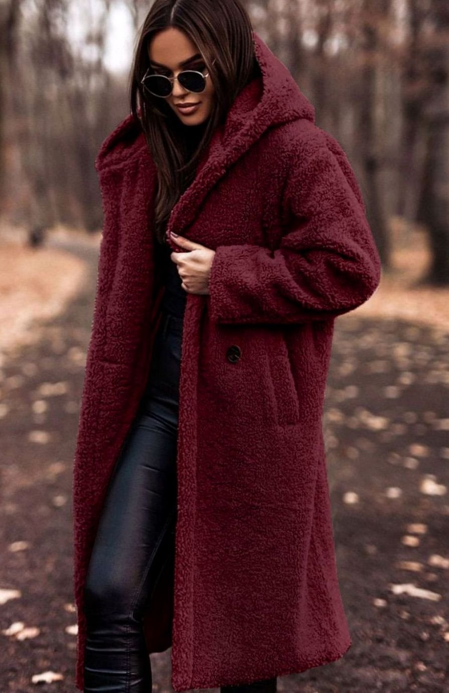 Abrigo largo tipo teddy con capucha, corte relajado y forro polar para mujer