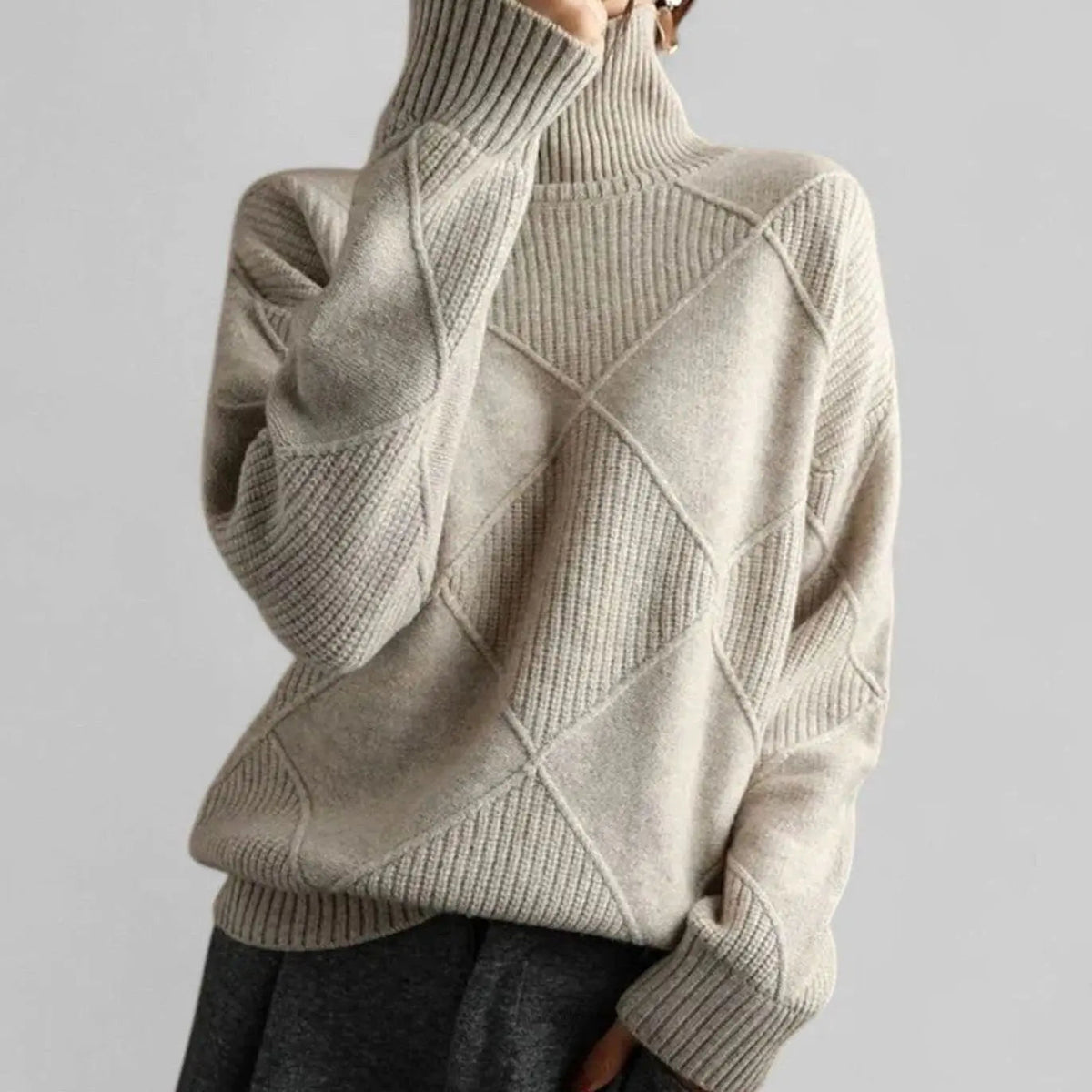 Suéter extragrande de punto de rombos con cuello alto para mujer