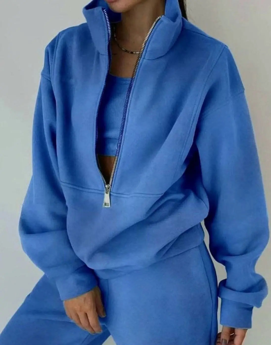 Conjunto de dos piezas extragrande para mujer con cremallera de media apertura y pantalón jogger corto
