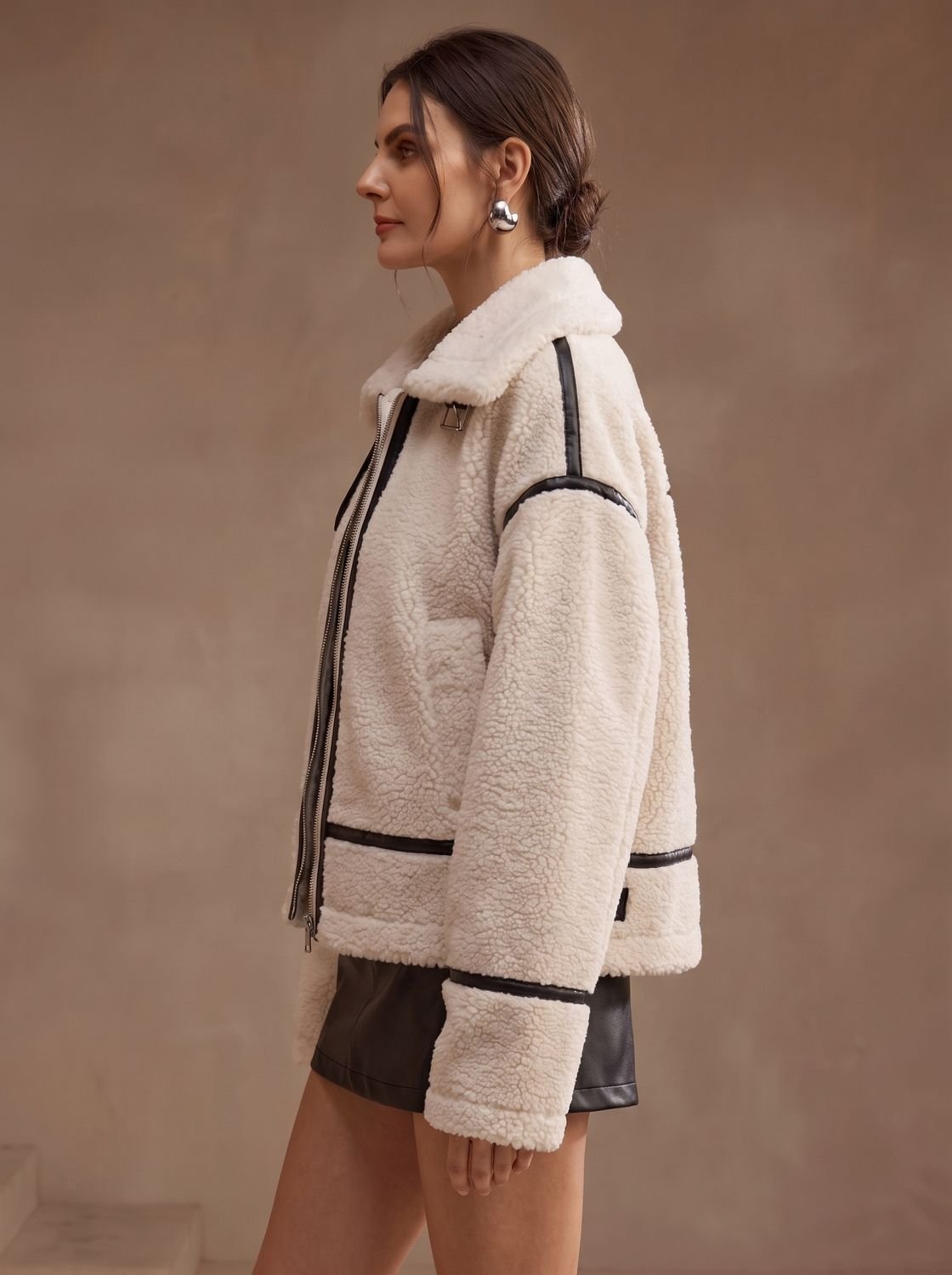 Florence | Chaqueta teddy extragrande de borreguito para mujer, con ribete en contraste y cierre de cremallera