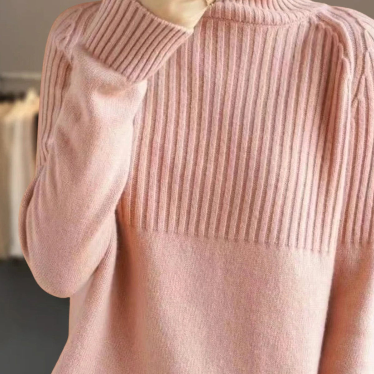 Jersey holgado de mezcla de cachemira y punto acanalado con cuello vuelto para mujer