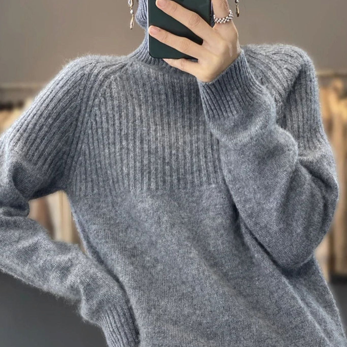 Jersey holgado de mezcla de cachemira y punto acanalado con cuello vuelto para mujer