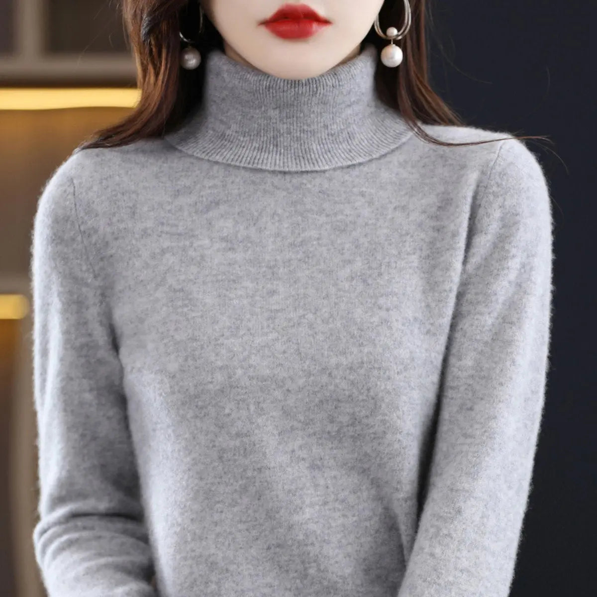 Jersey de mezcla de cachemira de corte entallado y cuello alto para mujer