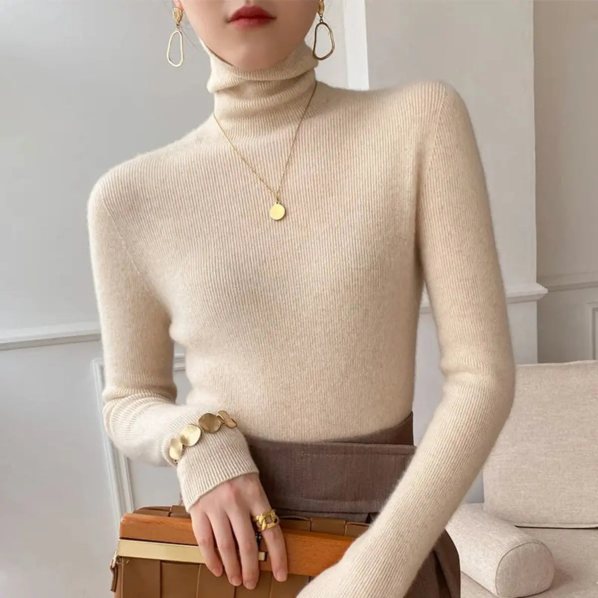 Jersey de cachemira de corte entallado y cuello alto para mujer