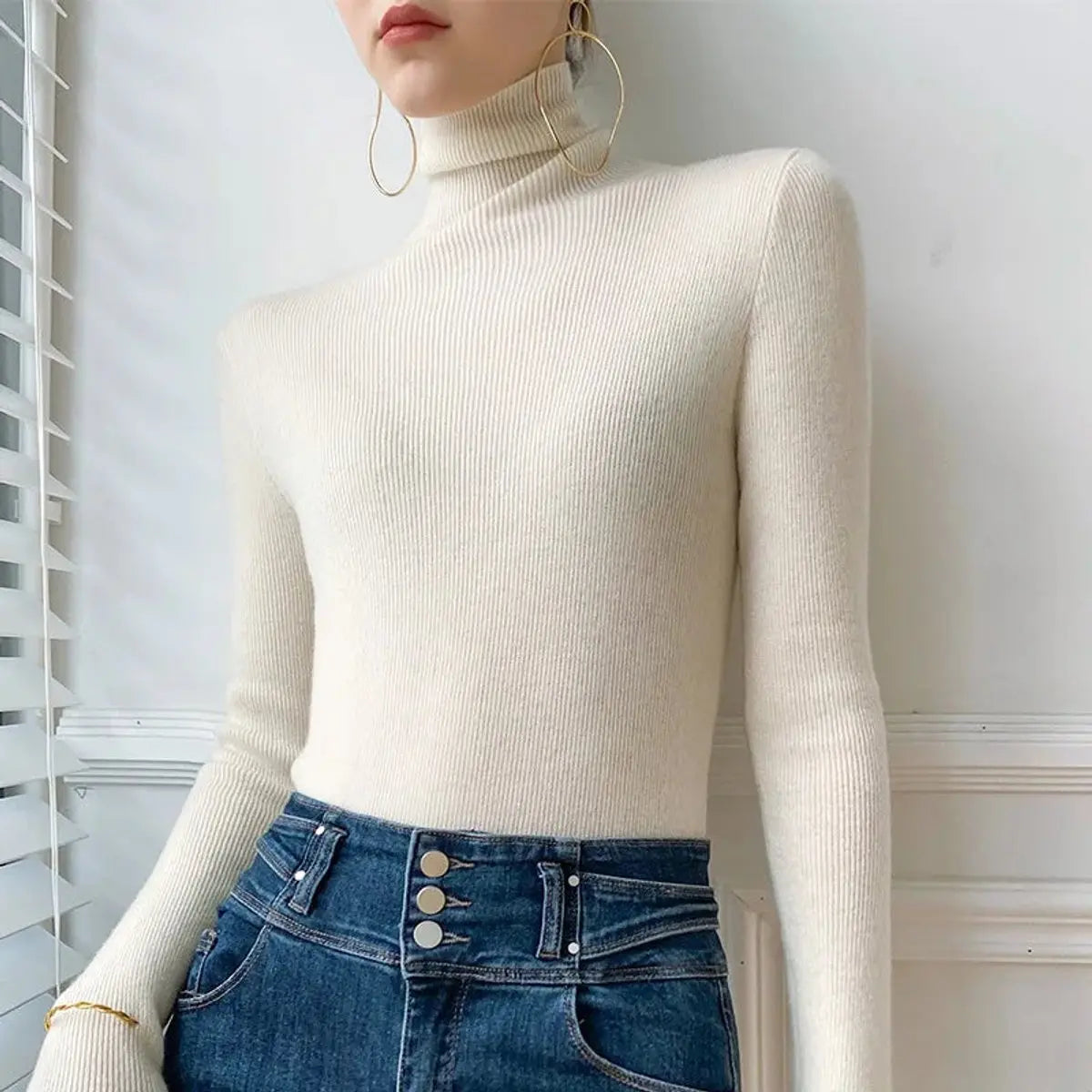 Jersey de cachemira de corte entallado y cuello alto para mujer