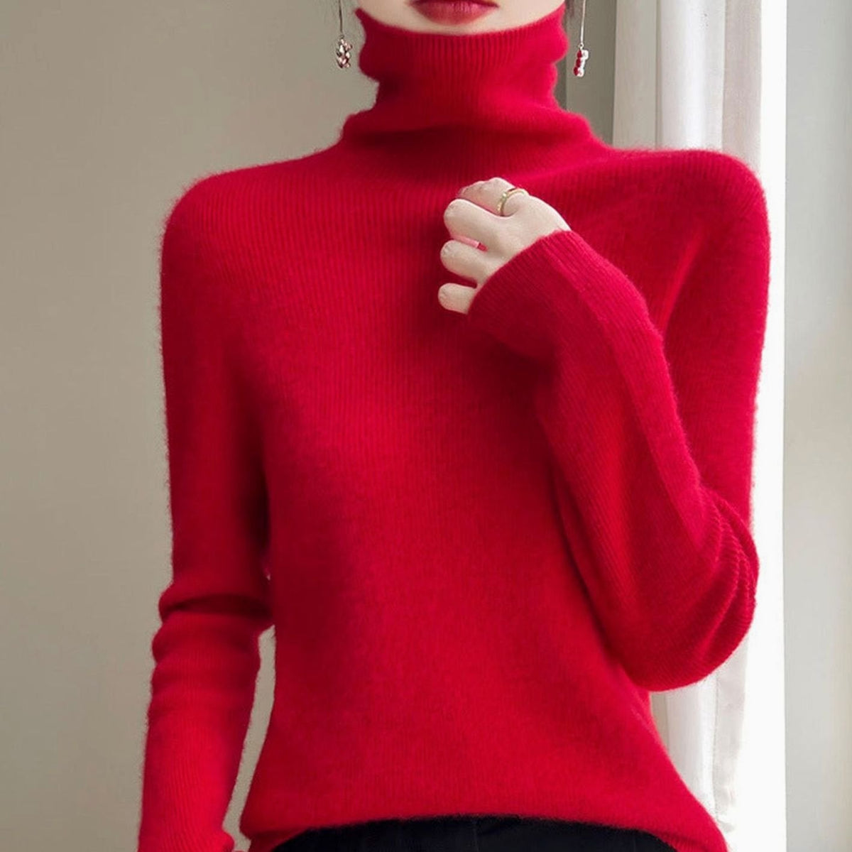 Jersey de punto de cuello alto acanalado y corte entallado para mujer