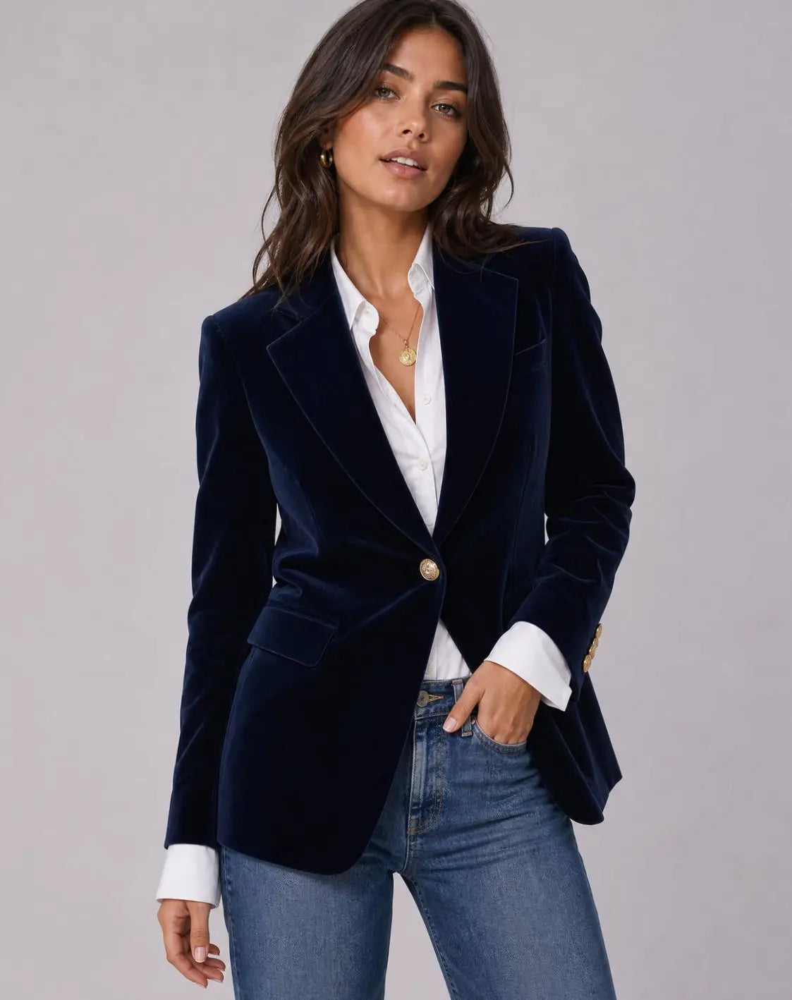 Blazer de terciopelo entallado para mujer, con botones dorados