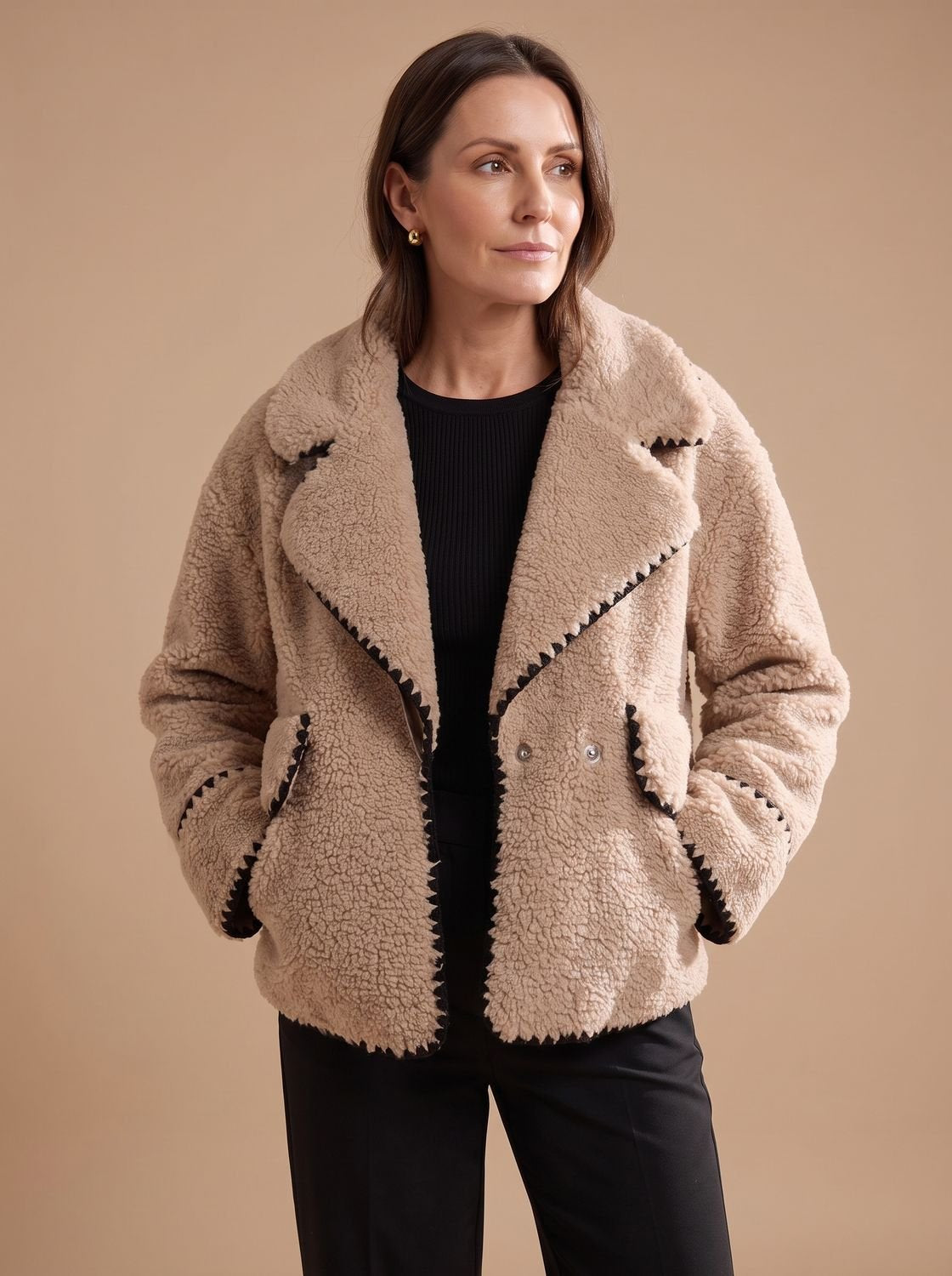 Amelia | Chaqueta bomber de piel sintética de peluche para mujer con ribete en contraste