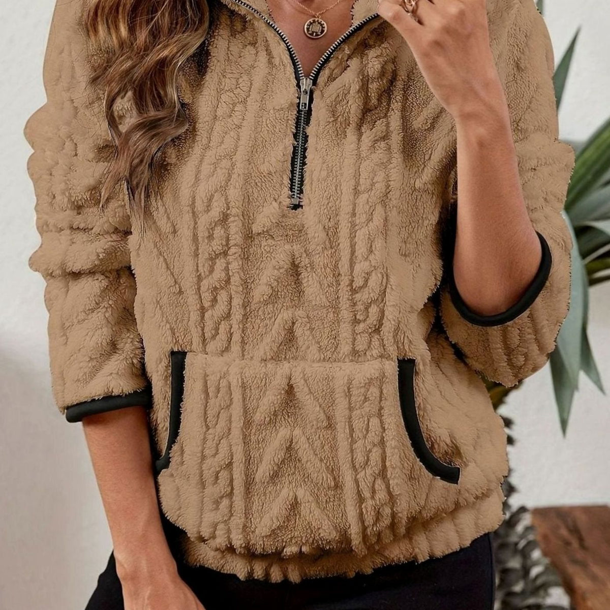 Jersey polar texturizado de manga larga con media cremallera y bolsillo tipo canguro para mujer