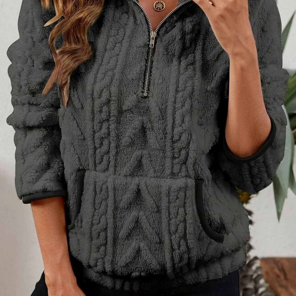 Jersey polar texturizado de manga larga con media cremallera y bolsillo tipo canguro para mujer
