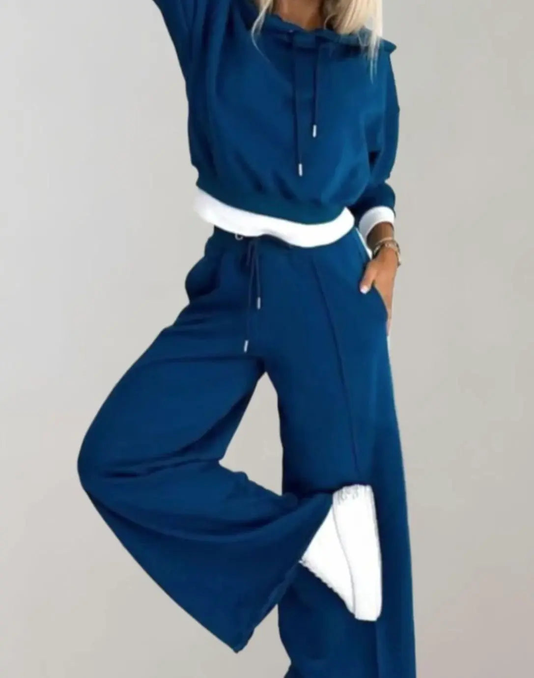 Conjunto deportivo para mujer, con pantalón de pernera ancha con cordón y sudadera corta con capucha