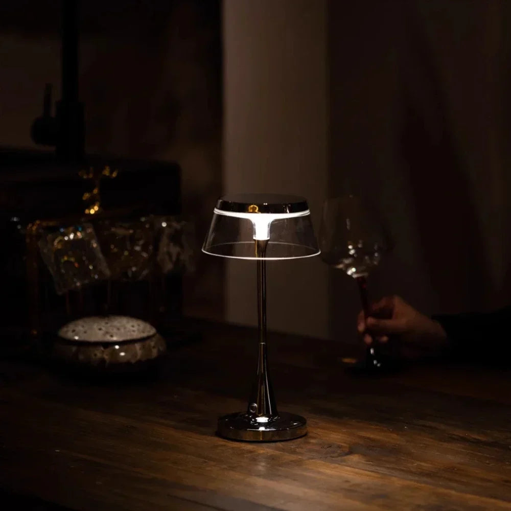 Lámpara de mesa con pantalla de acrílico translúcido, inalámbrica, recargable, regulable y con base metálica