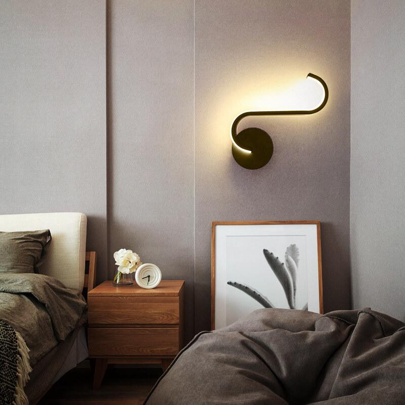 Aplique de pared minimalista con silueta de arco curvo y resplandor de halo