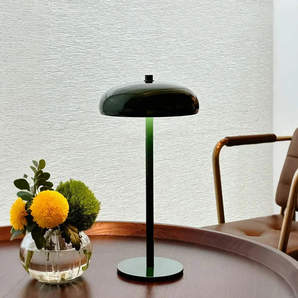 Lámpara de mesa portátil recargable con silueta redondeada retro y control táctil
